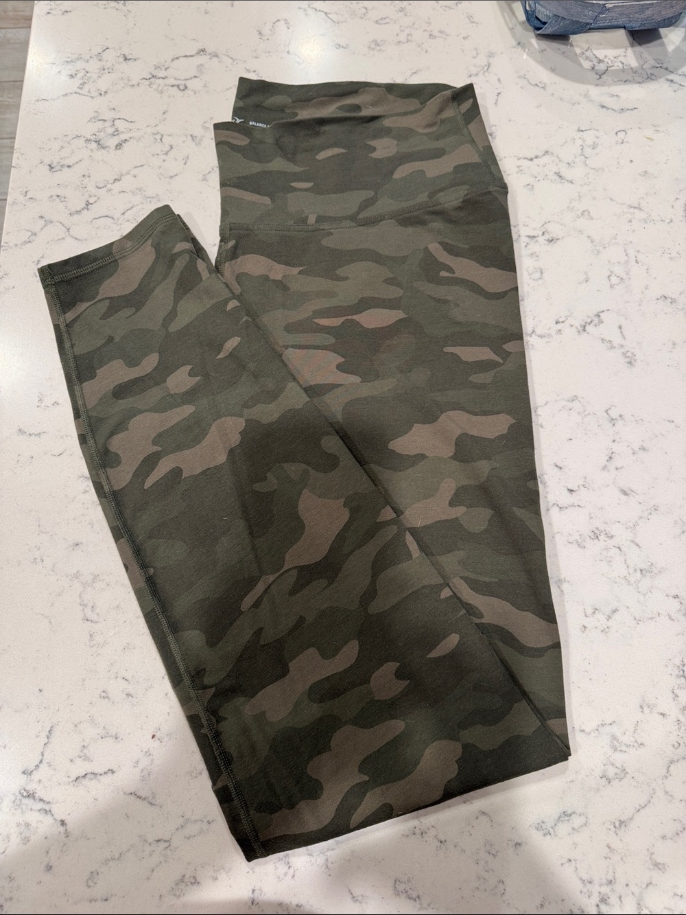 Woman’s Old Navy Active Leggings - Olive Green Camo